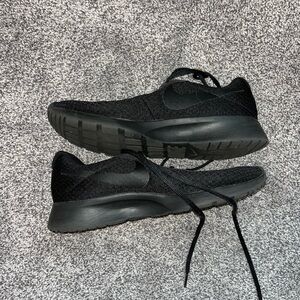 Nike Black Minimalist Sneakers Sleek Design
